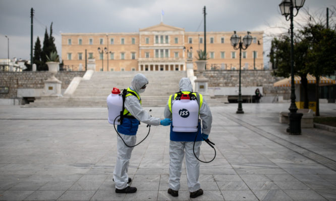 Κορονοϊός: Πώς η βρετανική μετάλλαξη «κλείνει» ξανά την Αττική