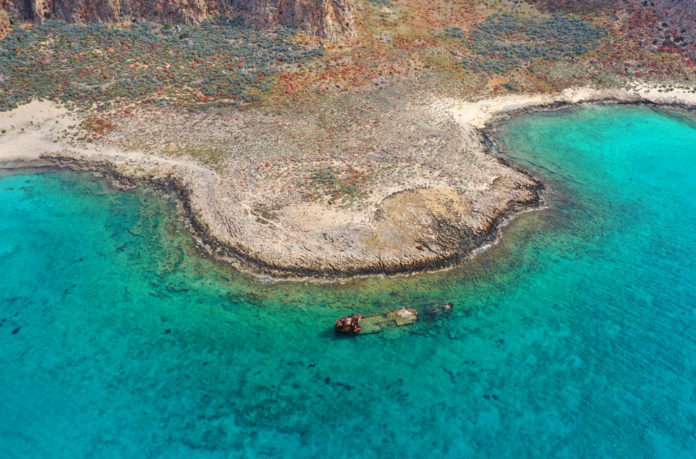 The Times: Προτείνουν με κλειστά τα μάτια την Ελλάδα για διακοπές – Τα 28 ιδανικότερα μέρη