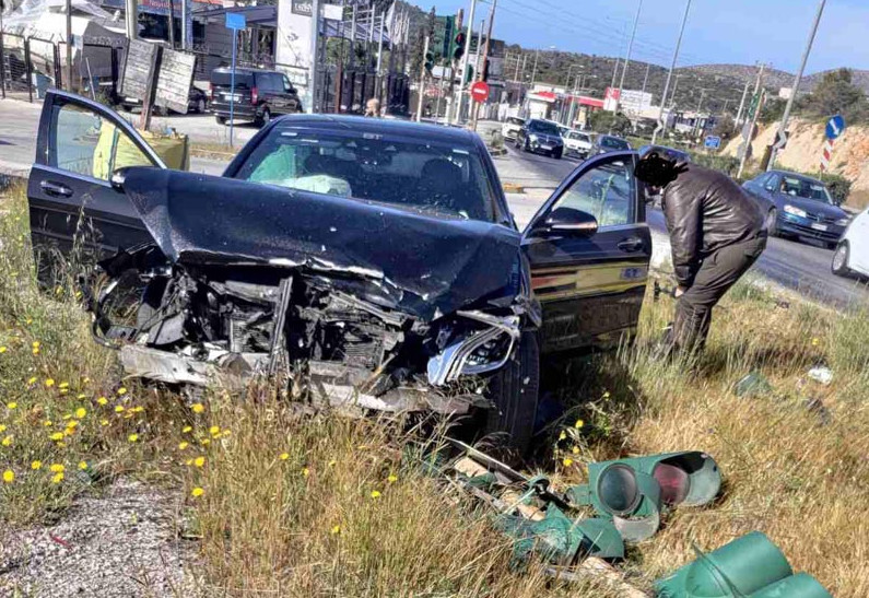 Τροχαίο δυστύχημα στη λεωφόρο Βάρης – Κορωπίου – Νεκρή μία γυναίκα