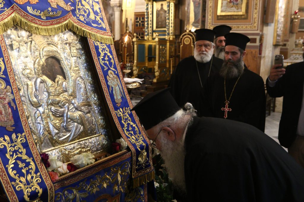 Άξιον Εστί: Παράταση μέχρι και την Τετάρτη για το προσκύνημα της εικόνας της Παναγίας