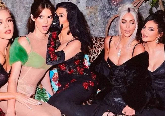 Αυτή είναι η αυτοκρατορία των Kardashian: Πέντε αδελφές και ένα ασύλληπτο success-story