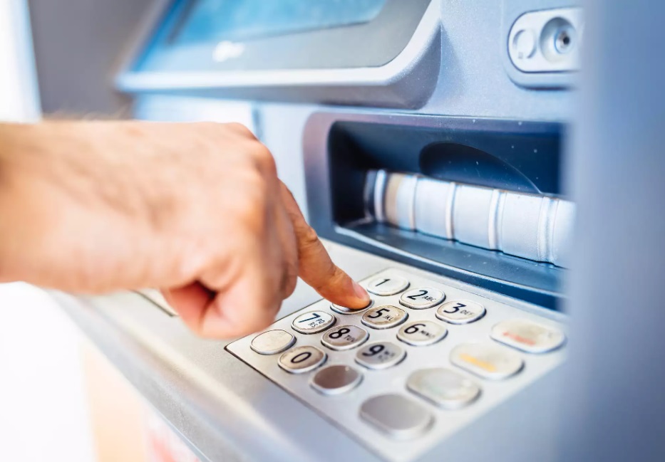 Γιατί το PIN των ATM στις περισσότερες τράπεζες έχει 4 ψηφία