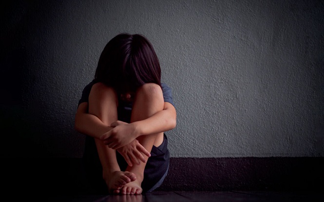 Καταδικάστηκε σε ισόβια 32χρονος που βίαζε την 9χρονη κόρη της συντρόφου του
