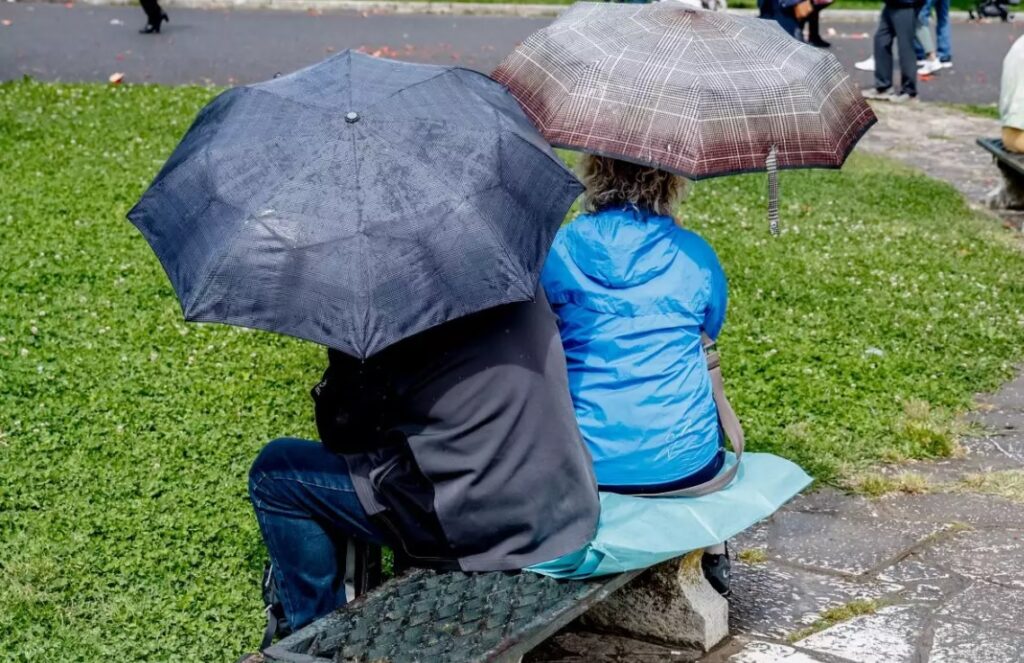 Καιρός: Τριήμερη κακοκαιρία με βροχές και καταιγίδες φέρνει η «ψυχρή λίμνη» – Ποιες περιοχές θα επηρεαστούν