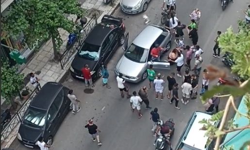Τροχαίο στην πλατεία Βικτωρίας: Σοκαρισμένη η οδηγός ουρλιάζει αφού τραυμάτισε παιδάκι