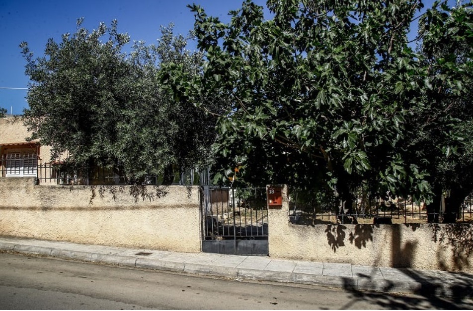 Φρίκη στα Άνω Λιόσια: Στο Αυτόφωρο ο 57χρονος που έκαψε τον νεκρό του πατέρα στην αυλή του σπιτιού τους