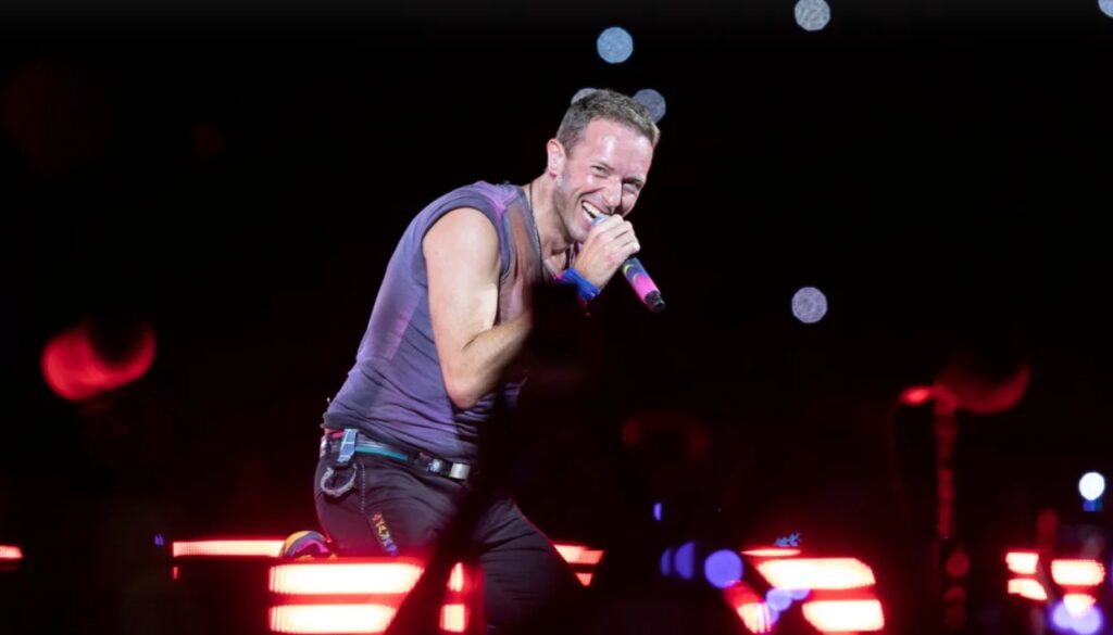 Coldplay: Κυκλοφόρησε το  υπέροχο βιντεοκλίπ του τραγουδιού «Feels Like I’m Falling in Love» που γυρίστηκε στο Ηρώδειο-Δείτε το