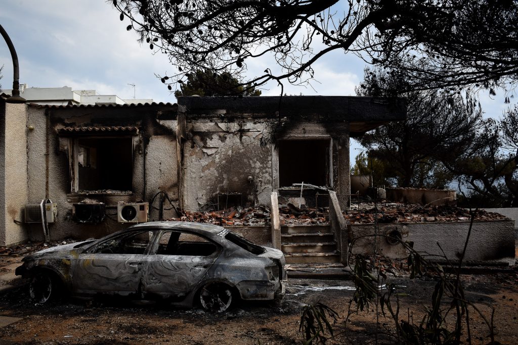 Μάτι: Συγκλονίζουν οι περιγραφές των γεγονότων – «Πήγα στη θάλασσα γιατί σκέφτηκα καλύτερα πνιγμένη παρά καμένη…»