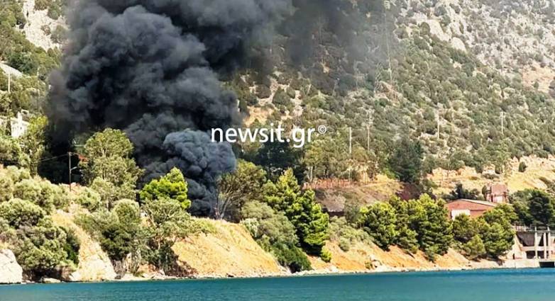 Τραγωδία: Φορτηγό έπεσε σε γκρεμό και έπιασε φωτιά, απανθρακώθηκε ο οδηγός (ΒΙΝΤΕΟ)