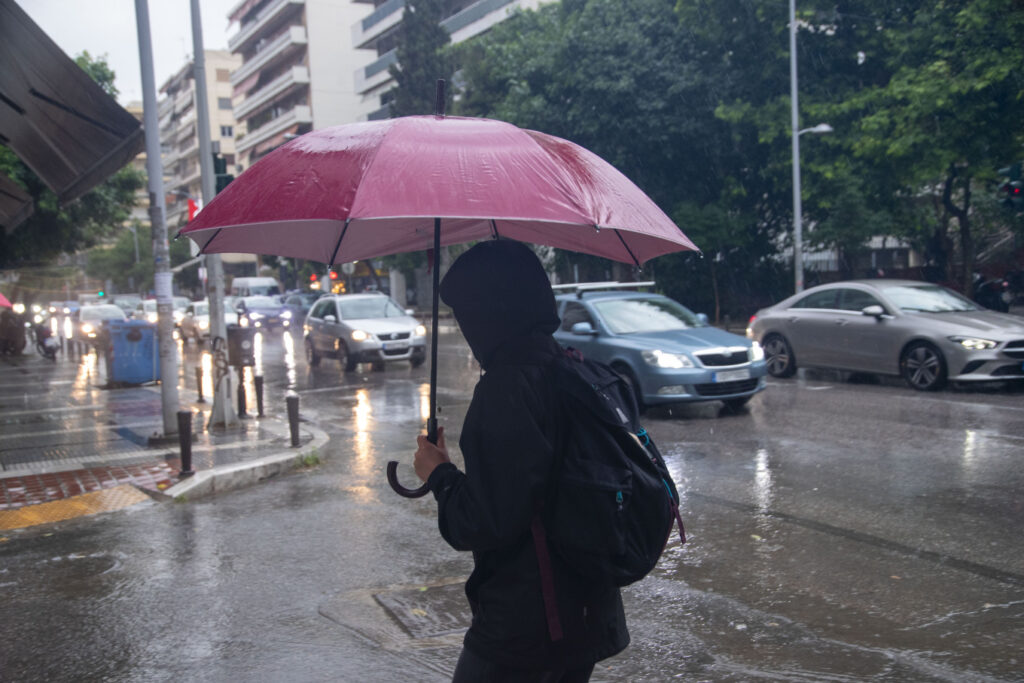 Καιρός: «Βουτιά» της θερμοκρασίας και άνεμοι έως 9 μποφόρ – Που θα βρέξει