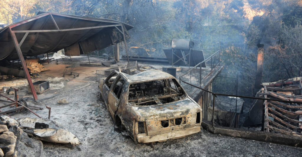 Φωτιά στην Αττική: Καταστράφηκαν σπίτια, επιχειρήσεις και περιουσίες σε Βριλήσσια, Πεντέλη, Χαλάνδρι – Βίντεο και φωτογραφίες