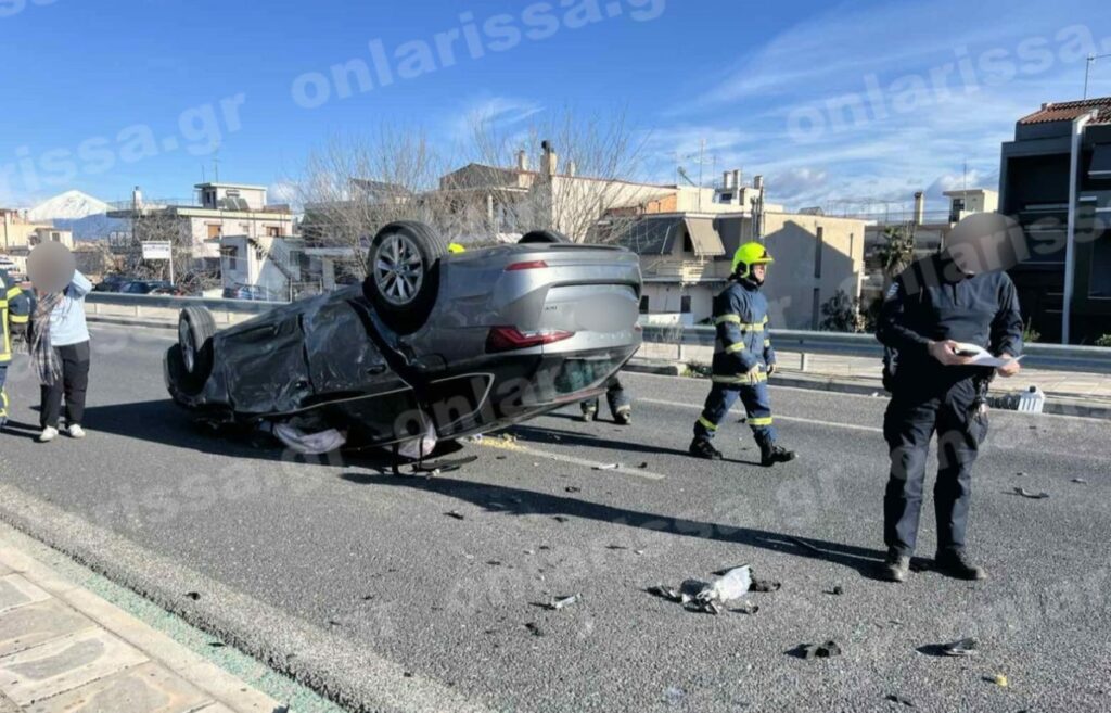 Απίστευτο τροχαίο στη Λάρισα: Ντελαπάρισε αυτοκίνητο μετά από σύγκρουση- Φωτογραφίες