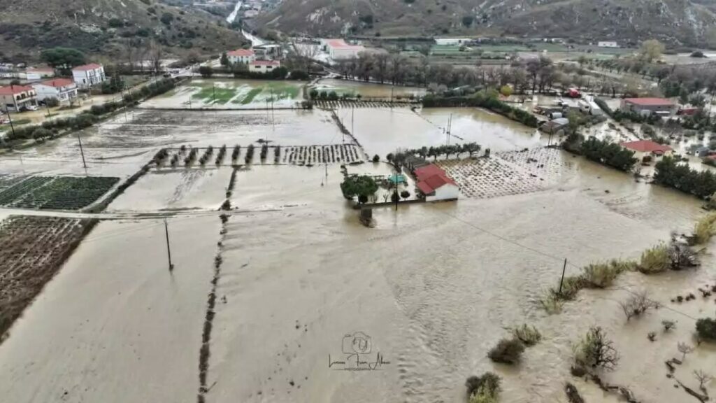 Η Λήμνος «πνίγηκε» στο νερό και στις λάσπες από την κακοκαιρία Bora: Δύο νεκροί και τεράστιες καταστροφές