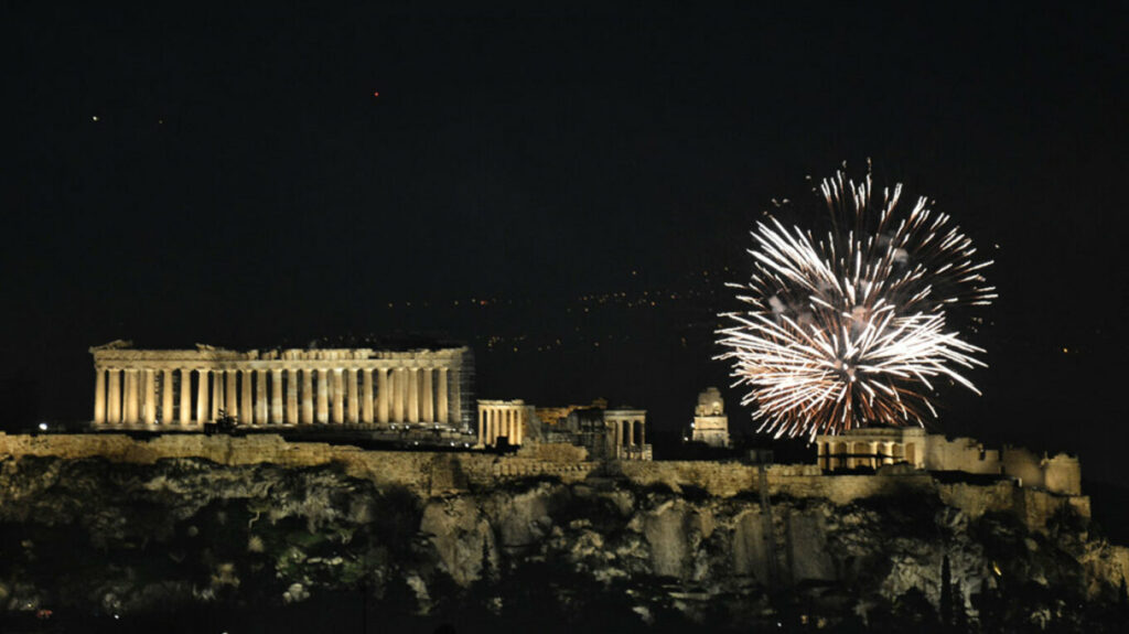 Καλώς ήρθες 2025! Η Ελλάδα γιορτάζει την αλλαγή του χρόνου